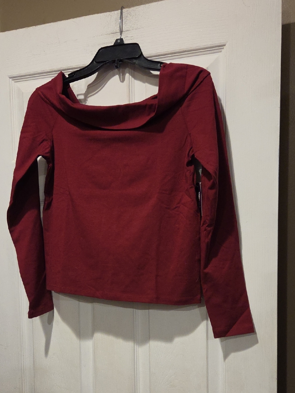 WEEKEND ACAMDEMY OFF SHOULDER TOP